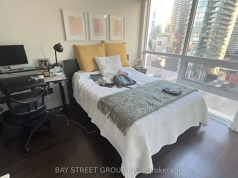 318 Richmond St W #1809 — Photo 3
