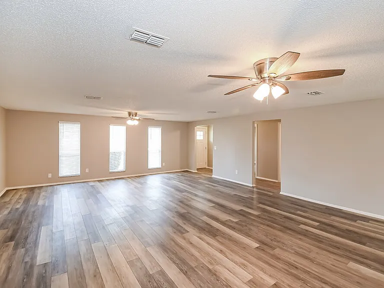 2891 Gatling Blvd — Photo 3