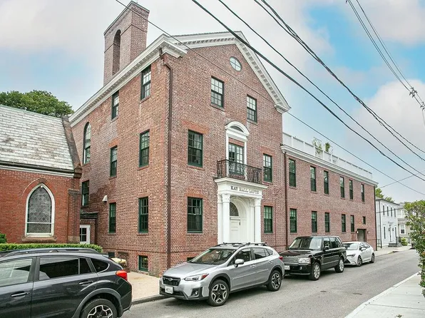 27 High St APT 1, Newport, RI 02840