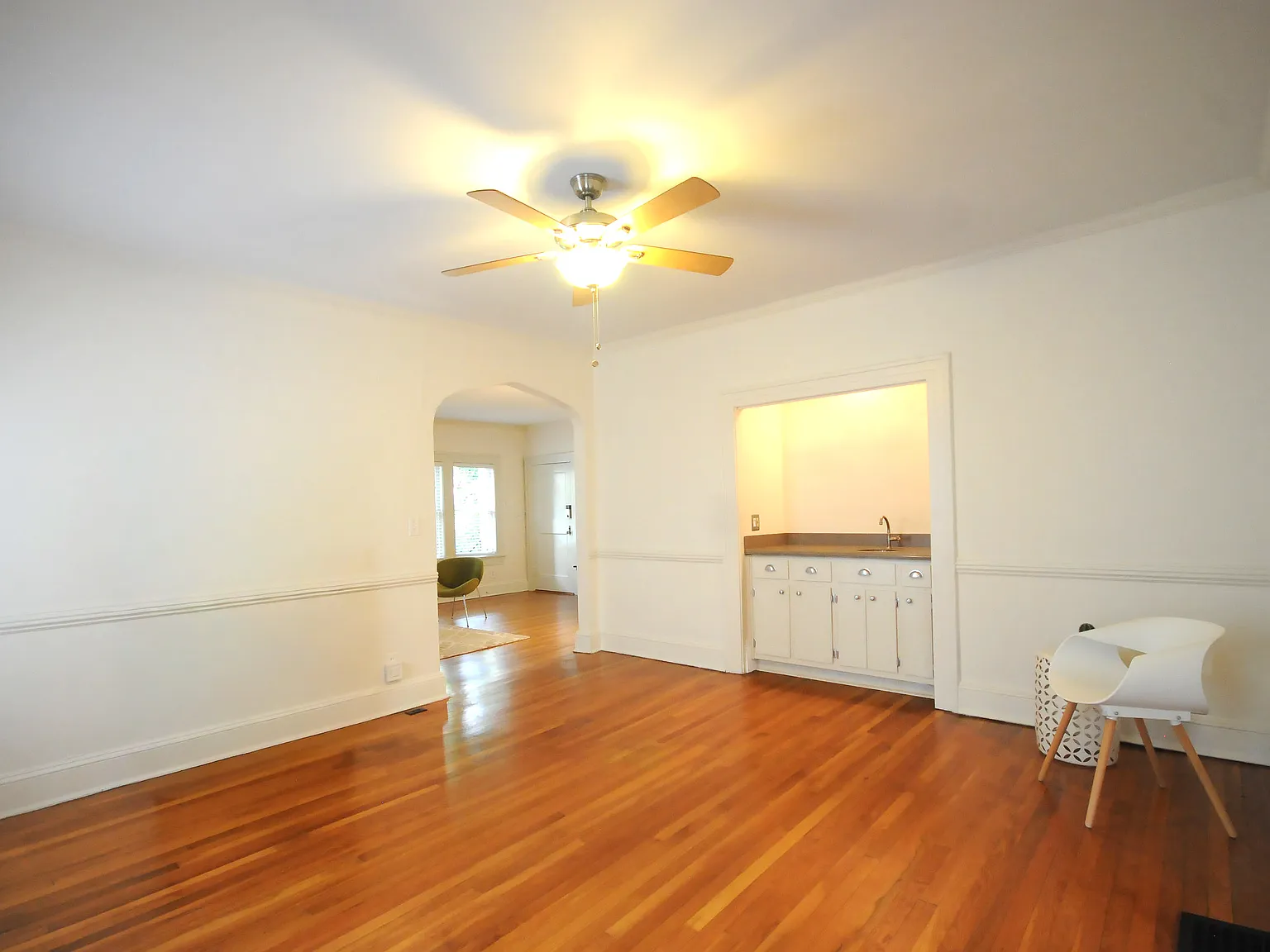 3 bed, 1.5 bath, 1850 sqft, $3,600 — Photo 4