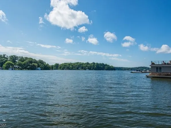 320 Lakeside Ave, Hopatcong Boro, NJ 07821