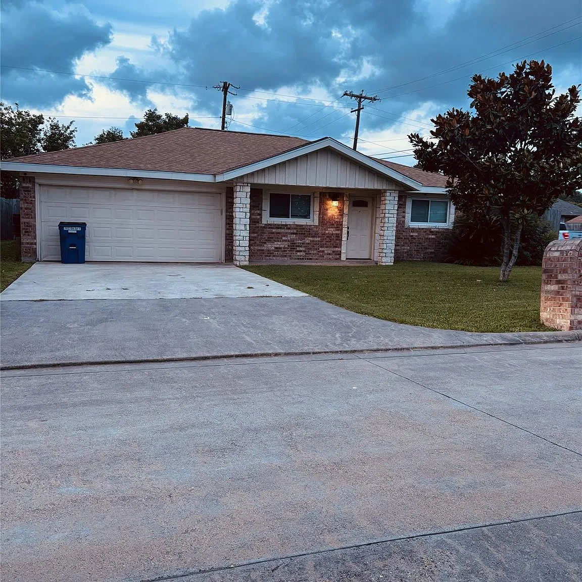 4 bed, 2.0 bath, 1540 sqft, $2,000 — Photo 2