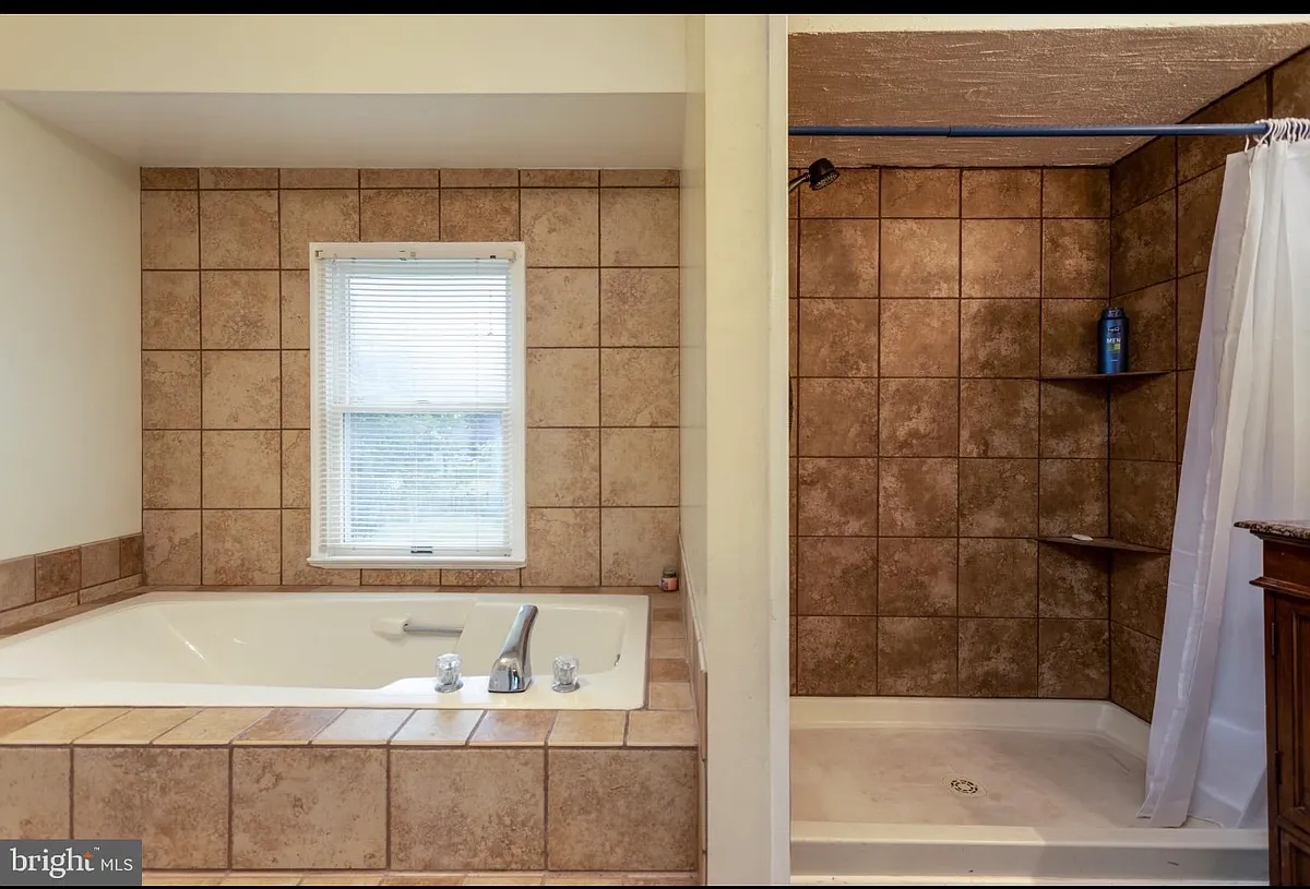 Building Photo - 6419 Beales Ct