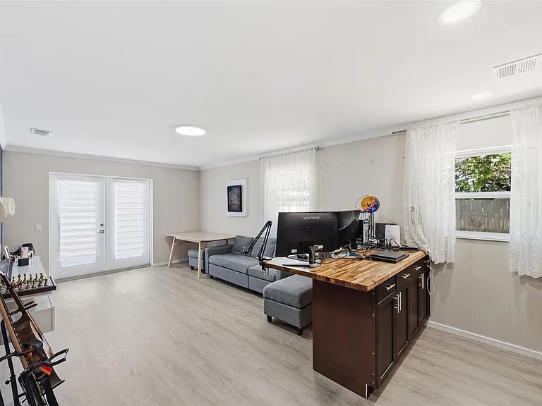 15549 Newport Rd — Photo 2