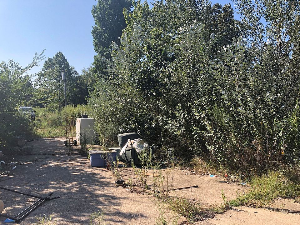 2nd image of 304 Clover Rd
