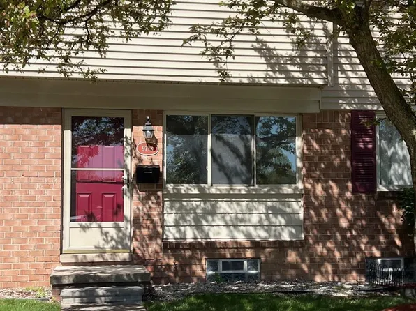 9718 Pine St, Taylor, MI 48180