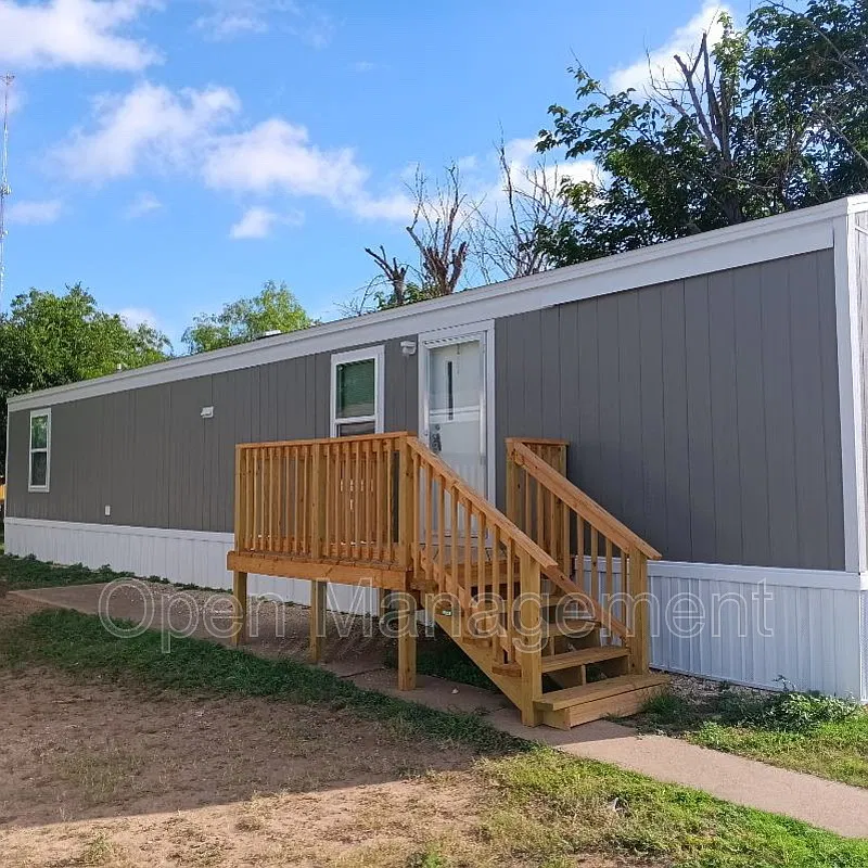 2501 Martin Luther King Blvd — Photo 1