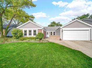 2300 Appleby Dr, Wheaton, IL 60189