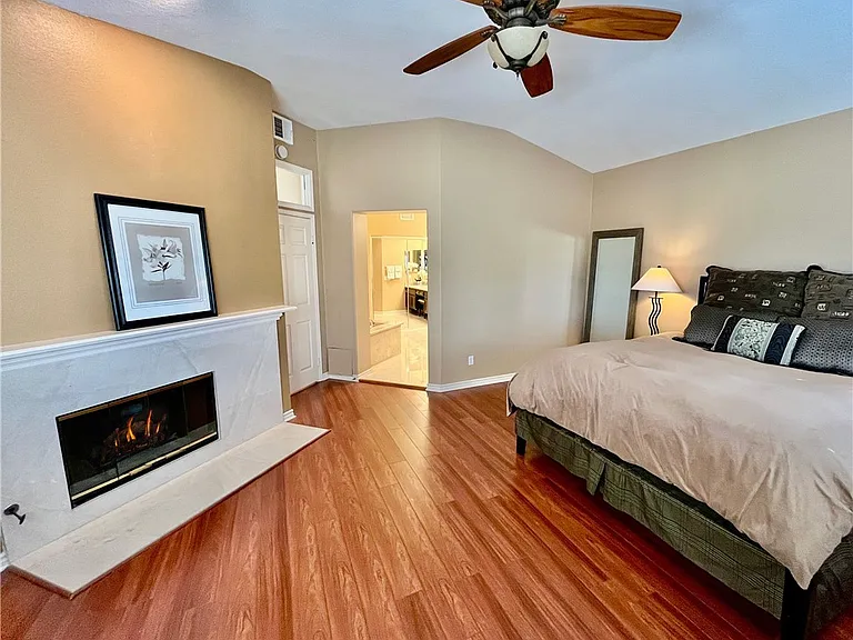 26465 La Traviata — Photo 23