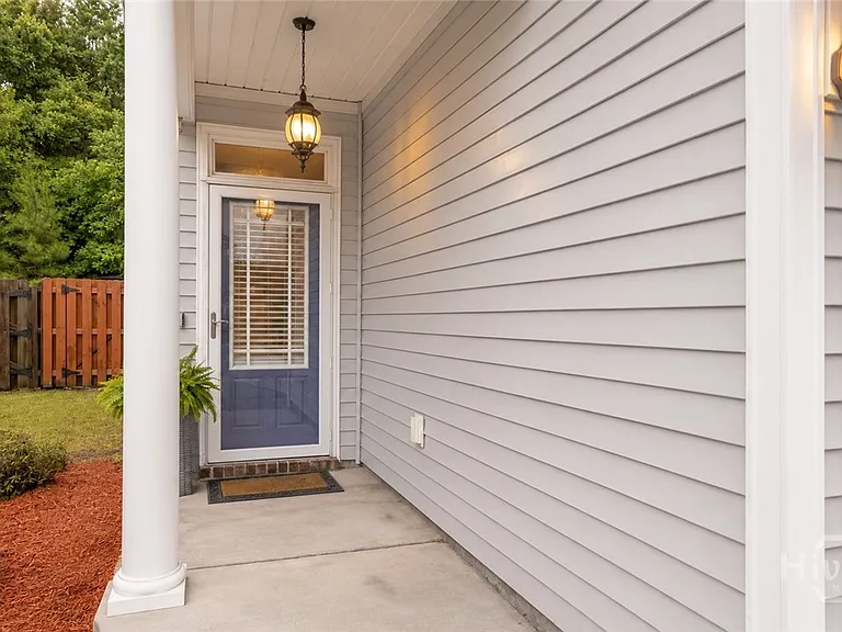 146 Chapel Lk S — Photo 2