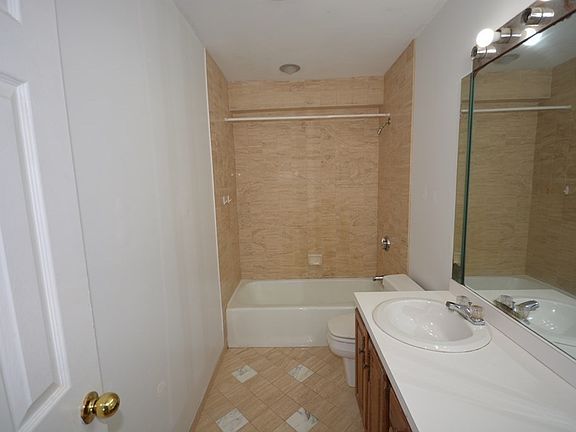 3rd image of 500 Washington St APT 506