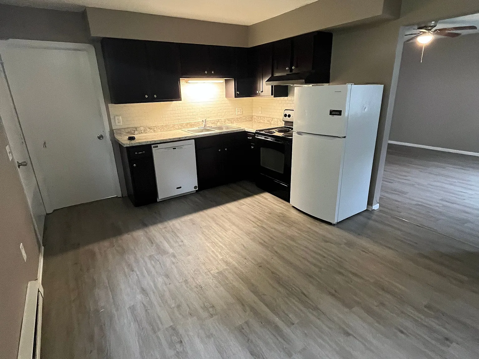 3 bed, 1.5 bath, $1,500 — Photo 2