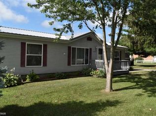 2178 Dennis St, Croswell, MI 48422