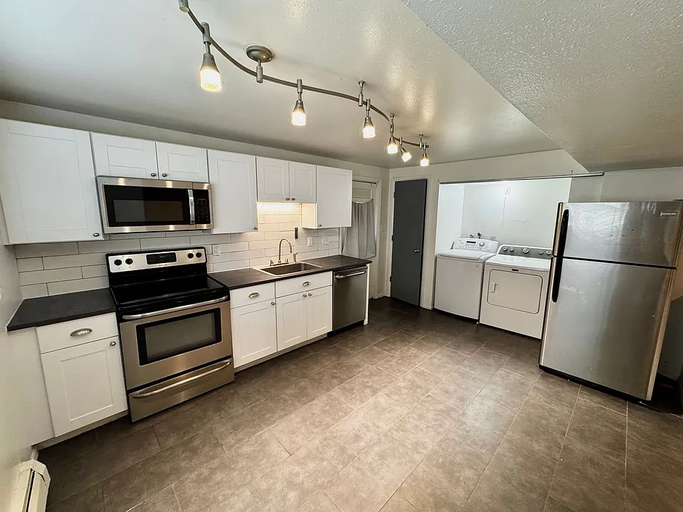 14460-14470 1/2 West Ave #8