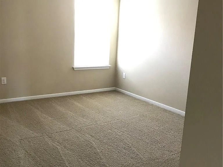 3201 Ortman Dr — Photo 18