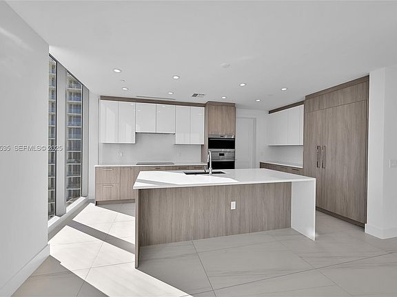 4th image of 151 N Seabreeze #1701E