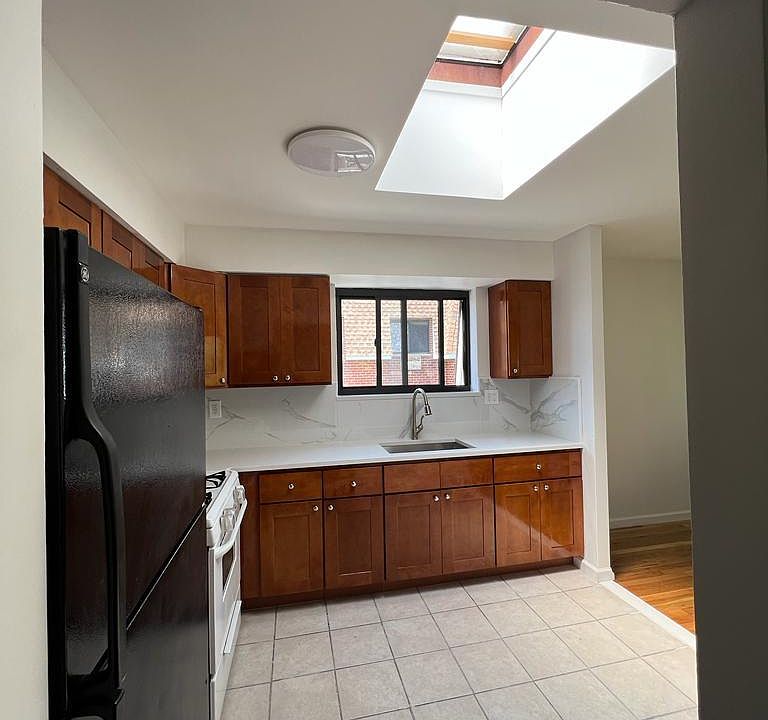1st image of 11915 28th Ave Floor 3