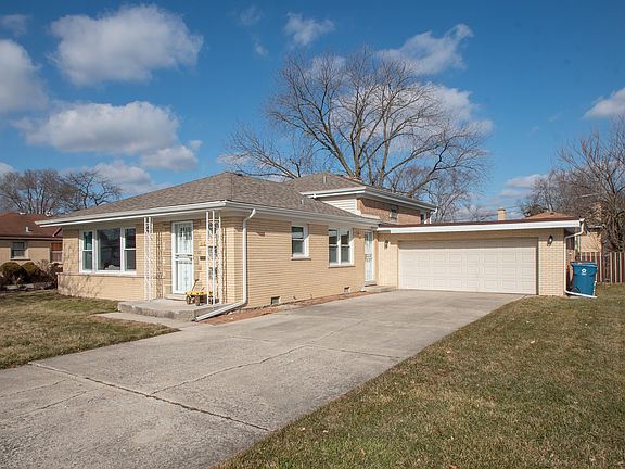 3rd image of 912 E 166th Pl