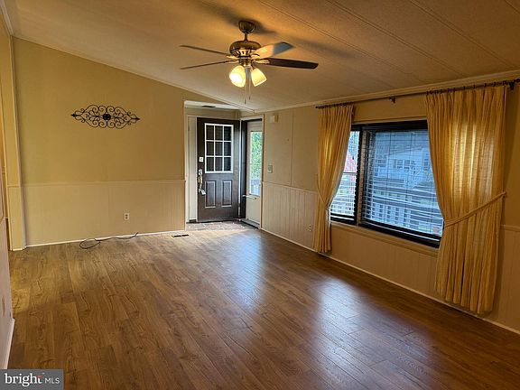 4th image of 13 Holly Ct