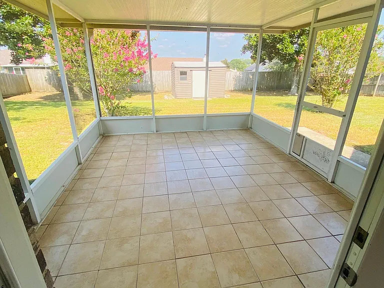 425 Mara Dr — Photo 10
