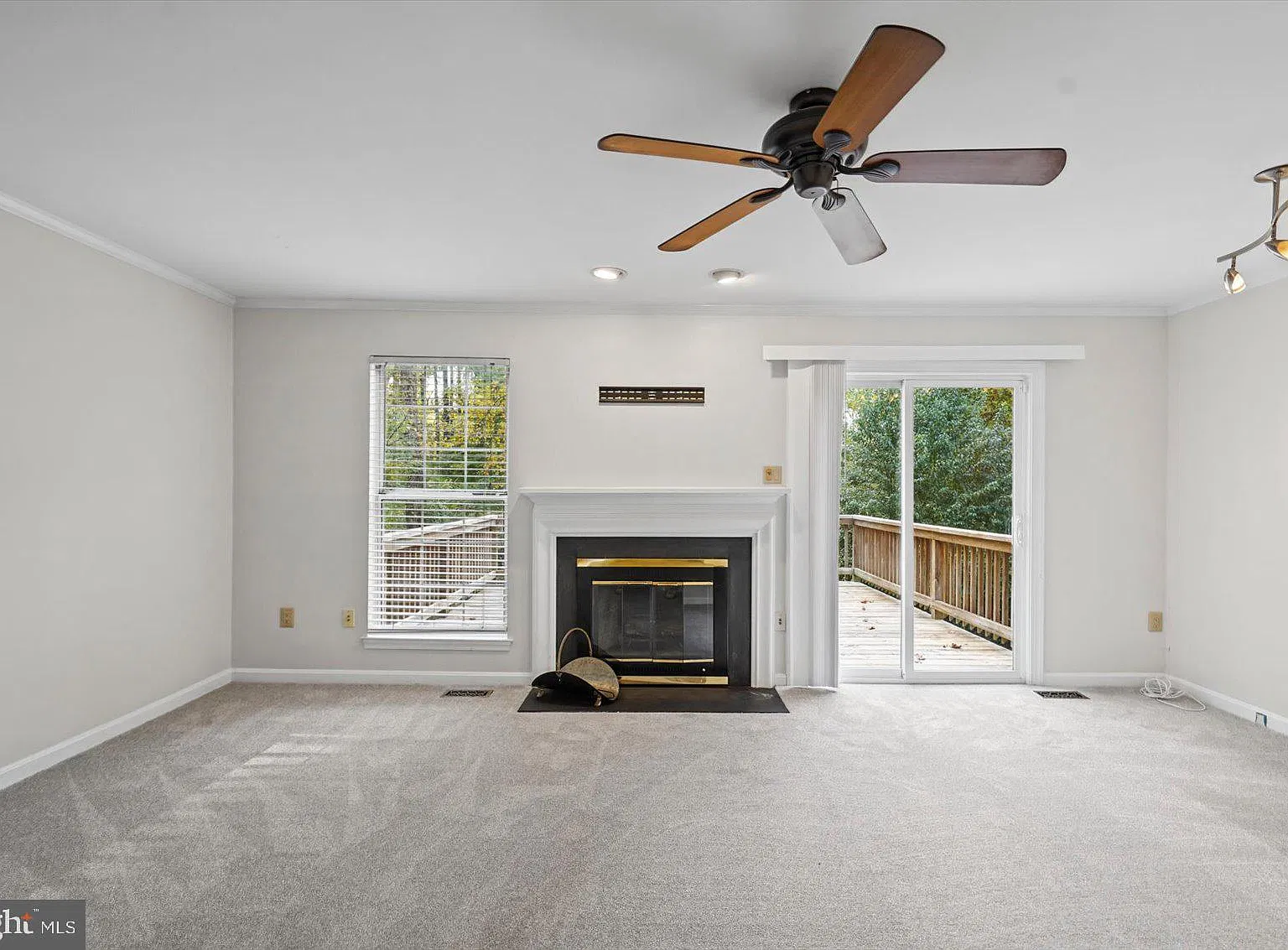 3 bed, 2.5 bath, 1826 sqft, $2,600 — Photo 4