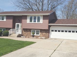 2706 Marquette Rd, Peru, IL 61354