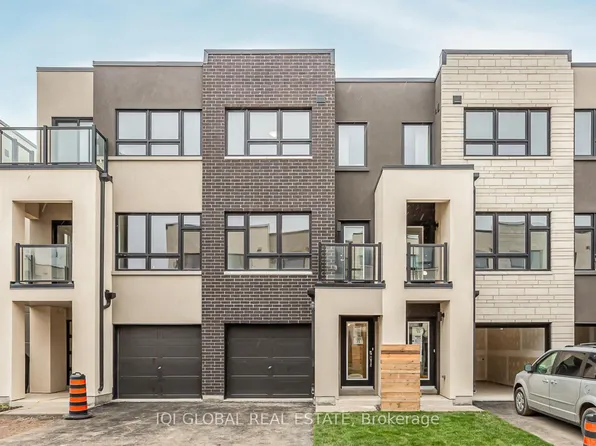 3089 Cherry Blossom Cmn, Burlington, ON L7M 2A9