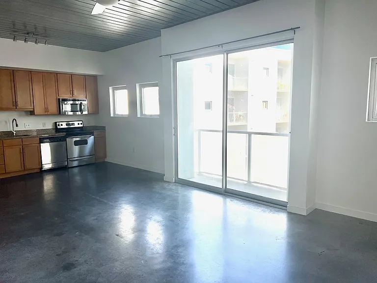 620 Glen Iris Dr NE #425 — Photo 3