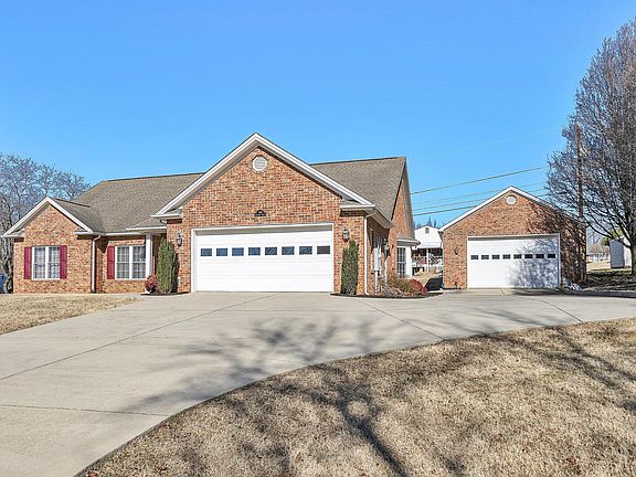 2nd image of 405 Dawnridge Dr