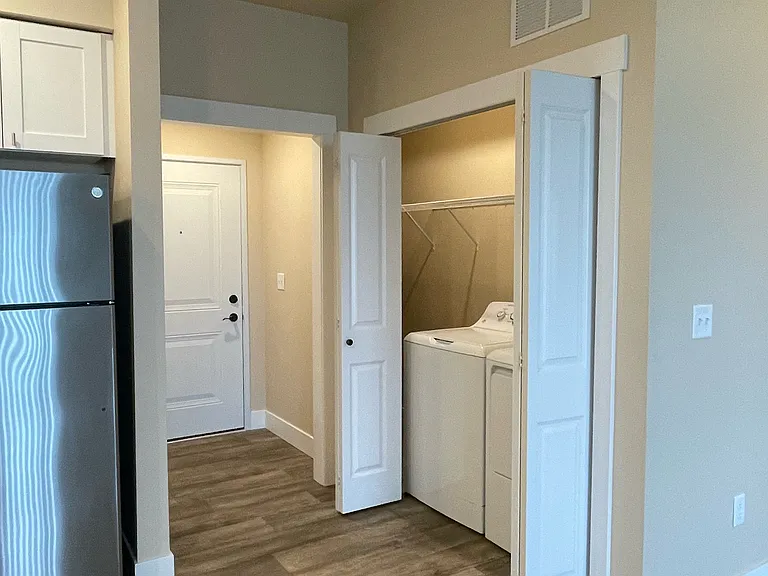 968SQFT UNIT Entry