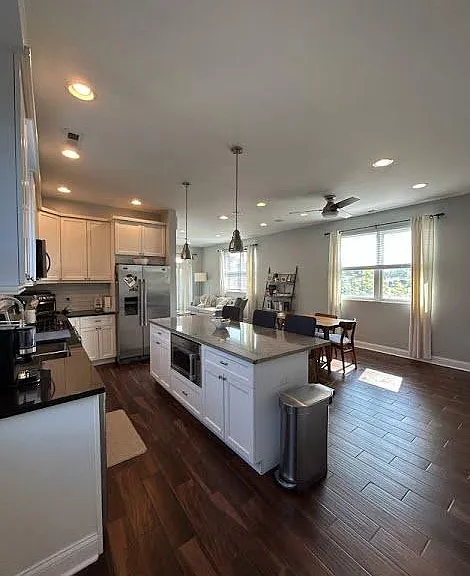 1959 W Erie St #3 — Photo 16