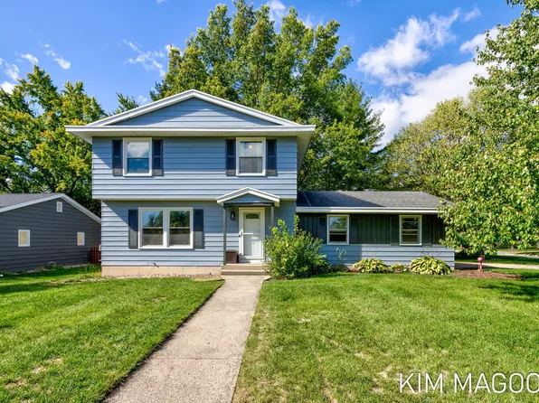 499 Floyd St, Coopersville, MI 49404