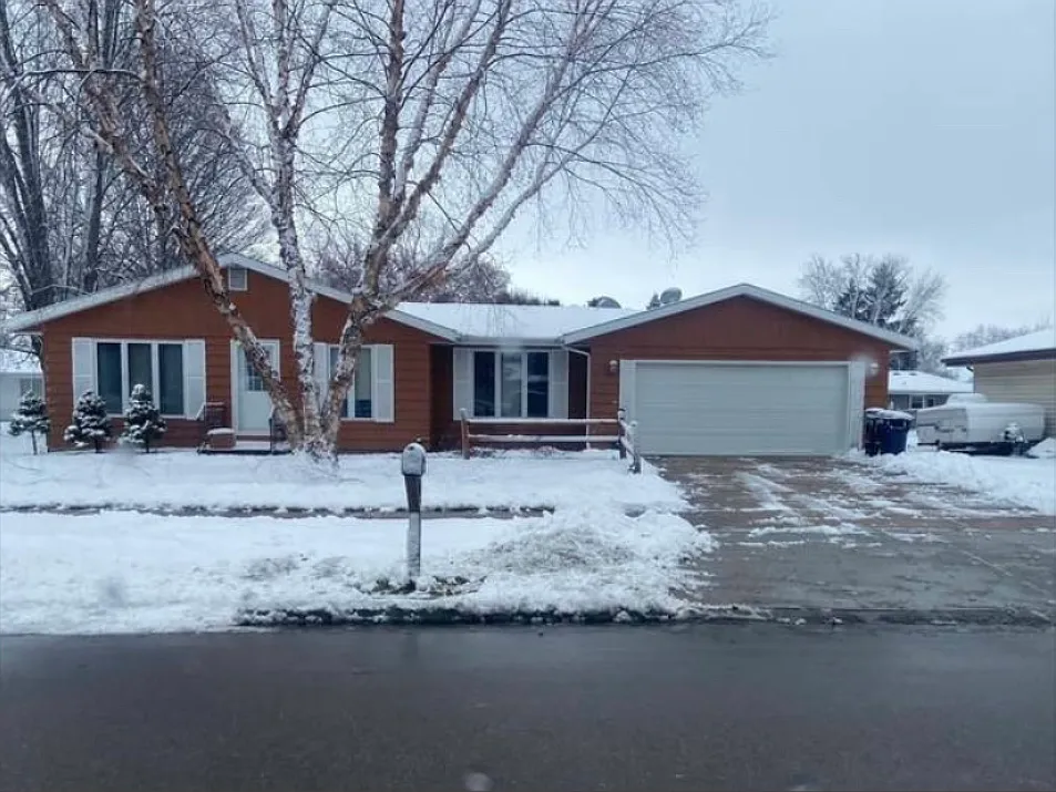 3 bed, 2800 sqft, $3,000 — Photo 2