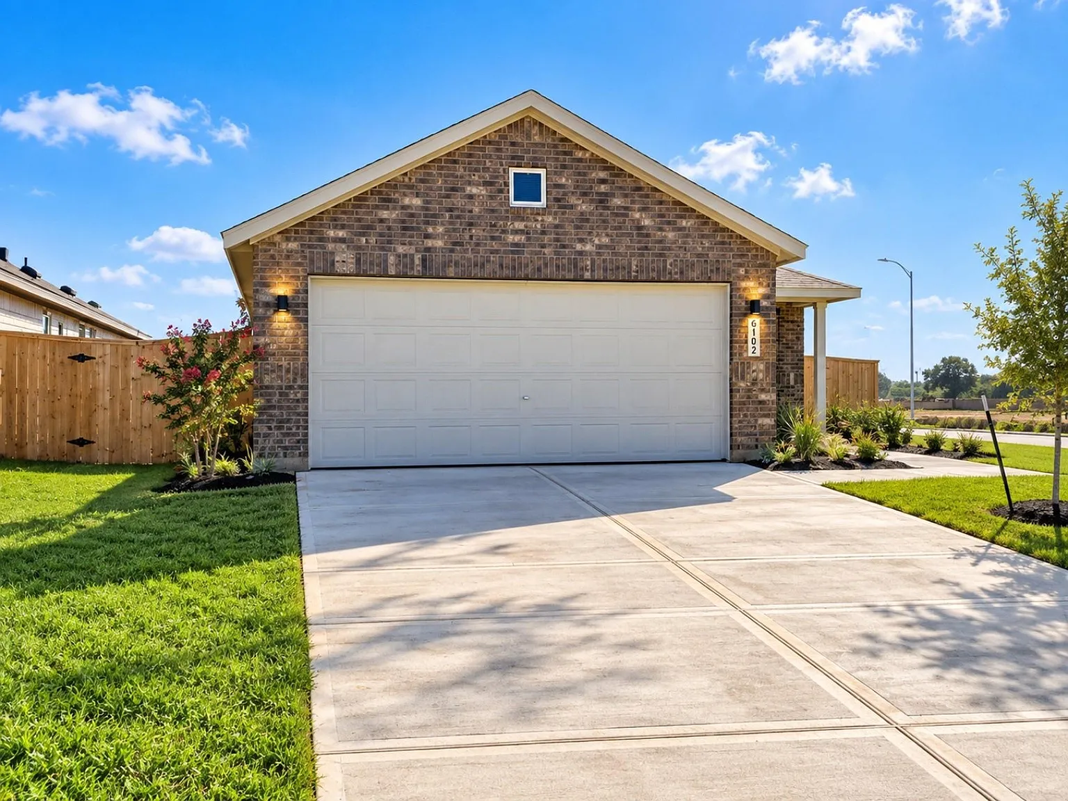 3 bed, 2.0 bath, $2,000 — Photo 3