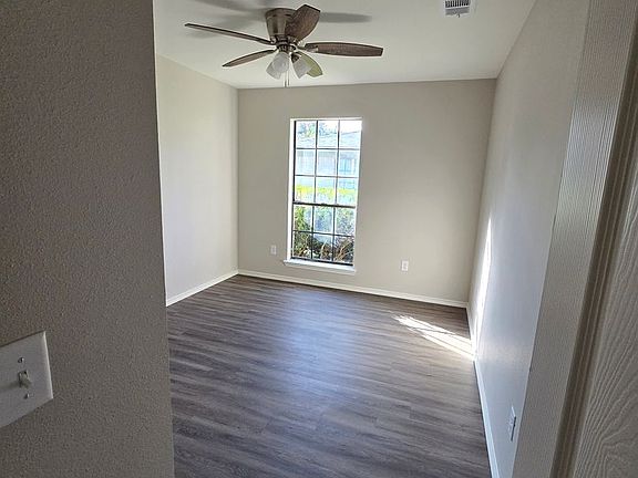 3rd image of 2600-2608 Lamar Ave #15A