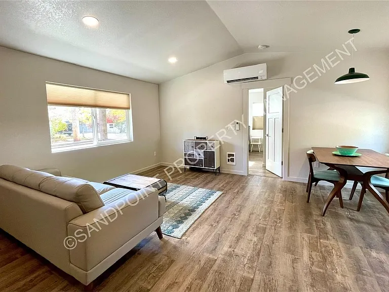 910 Poplar St — Photo 11
