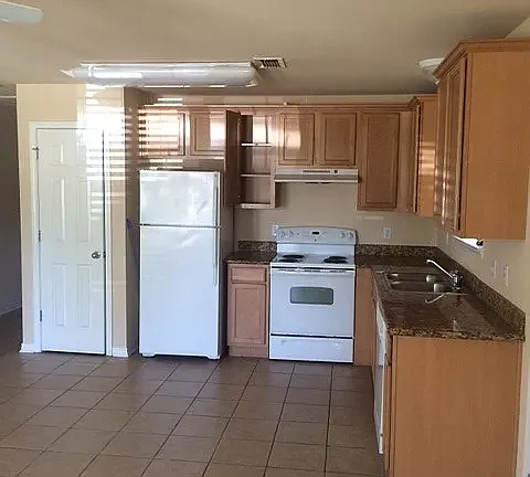 3 bed, 1100 sqft, $1,600 — Photo 2