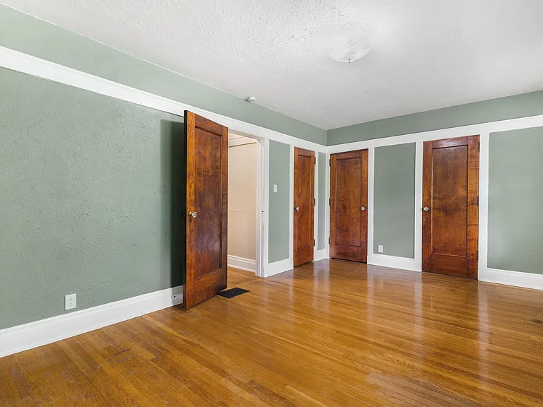 420 W Madison St — Photo 14
