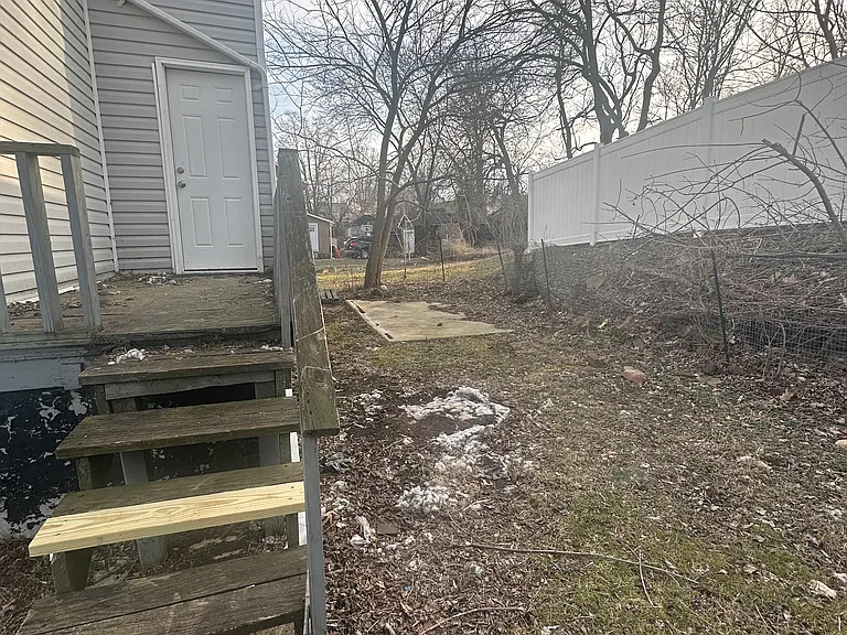 909 Clinton Ave SW — Photo 10