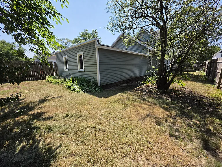 359 College Ave — Photo 2