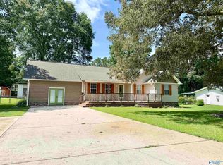 5415 Leigh Ave, Hokes Bluff, AL 35903