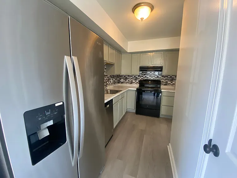 1006 Middleton Pl — Photo 9