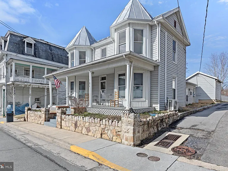 106 N Main St — Photo 2