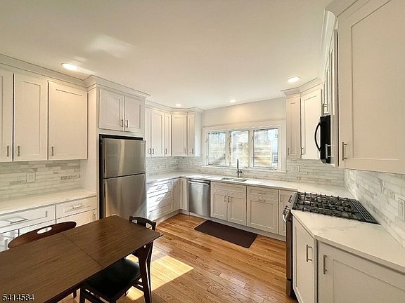 3rd image of 17 Brookfield Rd #1