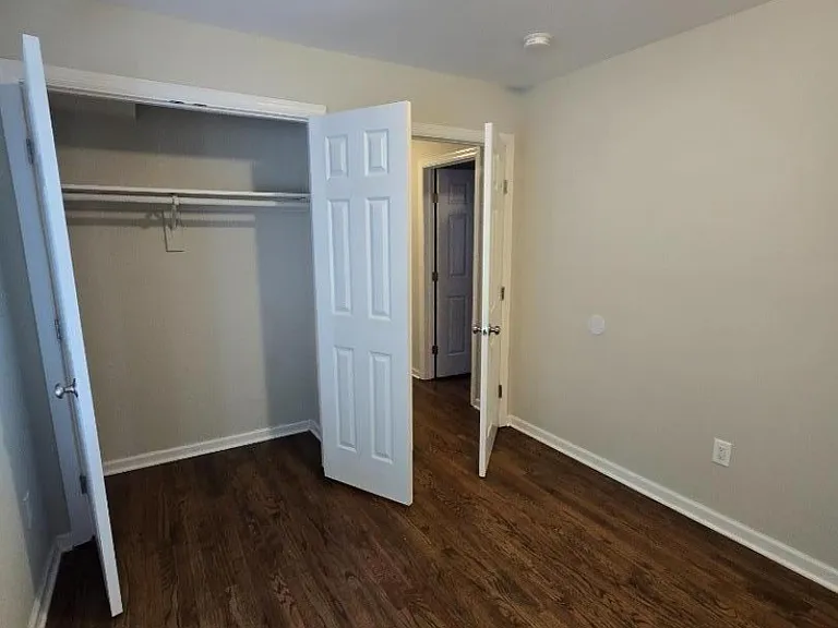 212 N Walnut St — Photo 14