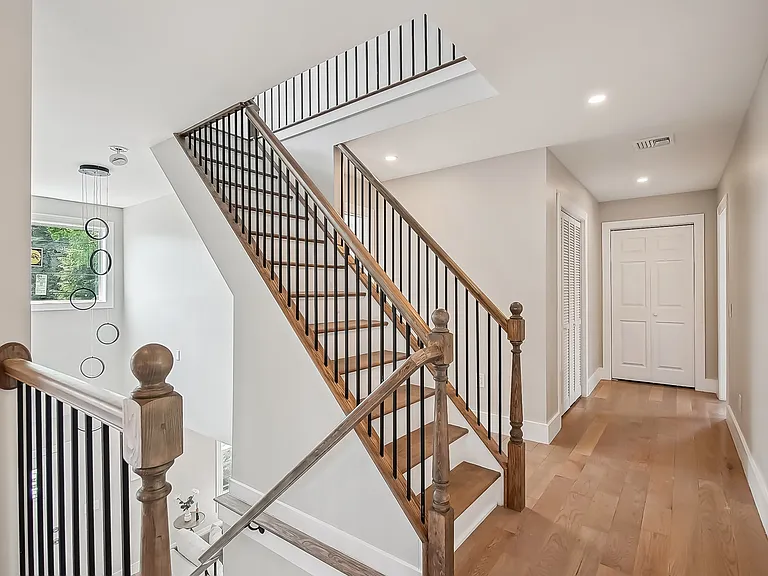 223 Victor St — Photo 10