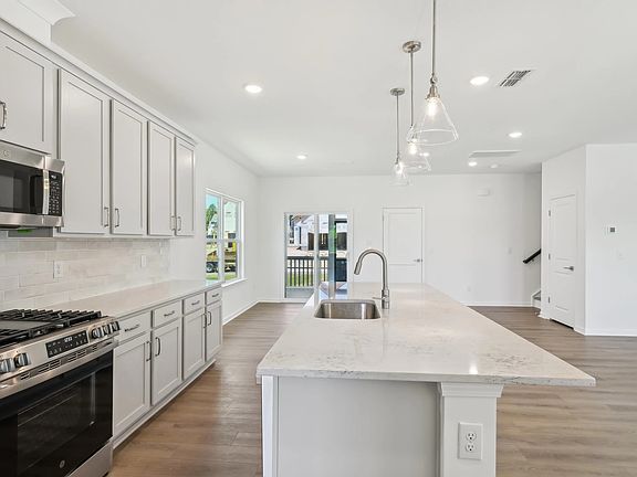 The Point - Lily Interior Image 4