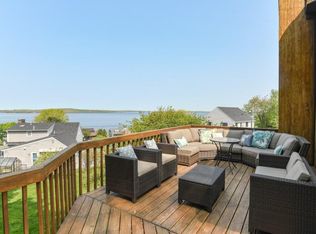 195 Colonial Ave, Tiverton, RI 02878