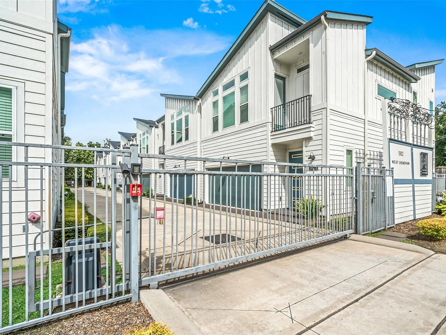 2 bed, 2.5 bath, 1662 sqft, $2,300 — Photo 2