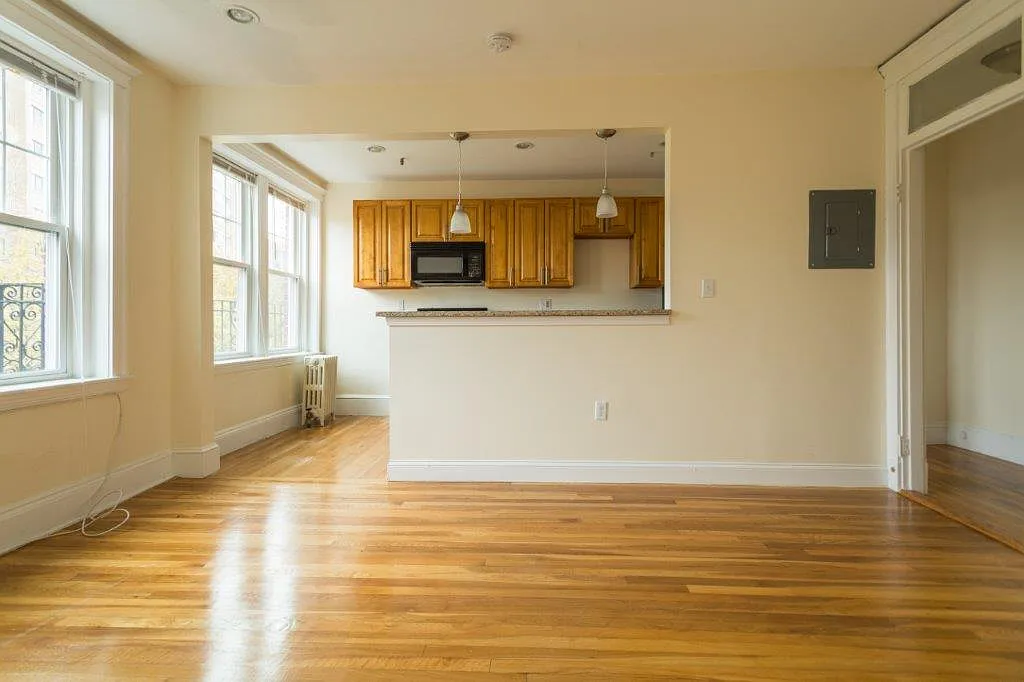 Studio, 430 sqft, $2,600 — Photo 2